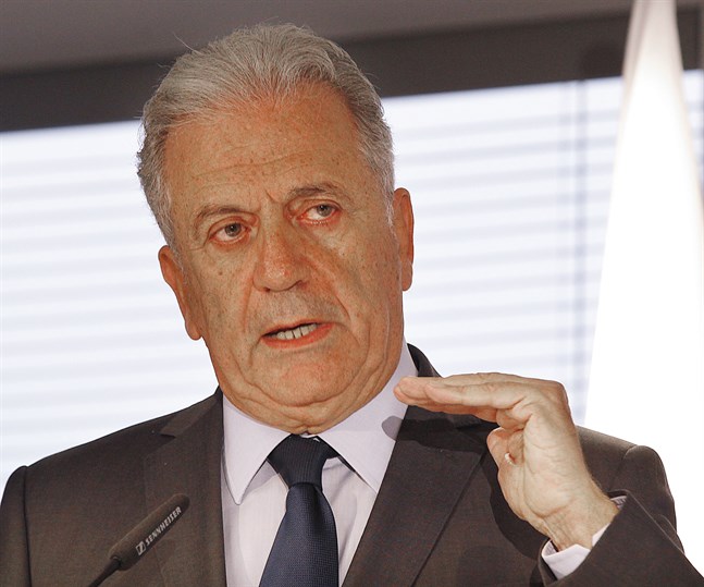 EU:s inrikes- och migrationskommissionär Dimitris Avramopoulos vill inom fem år att alla id-kort ska innehålla fingeravtryck och biometriska uppgifter.
