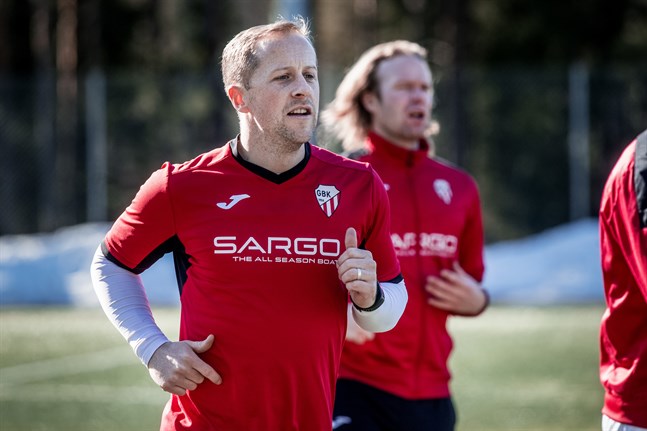 Chris Corcoran är missnöjd med resultatet, men tyckte GBK gjorde spelmässigt en okej insats. Bakom syns Jussi Roiko som missade matchen på grund av skada.