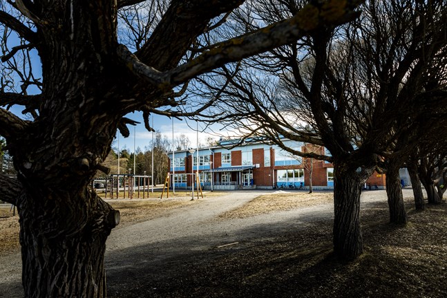 Centrumskolan i Oravais föreslås bli hemvist för alla kommunens finskspråkiga elever.