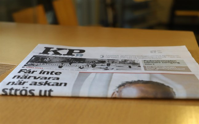 Pedersöre församling funderar på hur man ska få ner kostnaderna för Kyrkpressen.