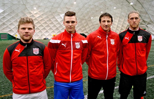 Försvarsspelet ska fungera om Sporting vill nå framgång. Här en del av lagets försvarare i Jari Hietikko, till vänster, Kim Bodman, tränaren Vladan Zlatkovic och Matt Poland.