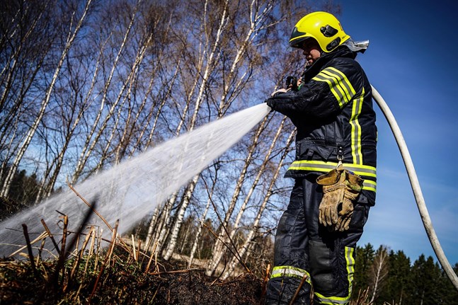 Varje vår är brandkåren tvungen att rycka ut för att släcka bränder i skog och mark.