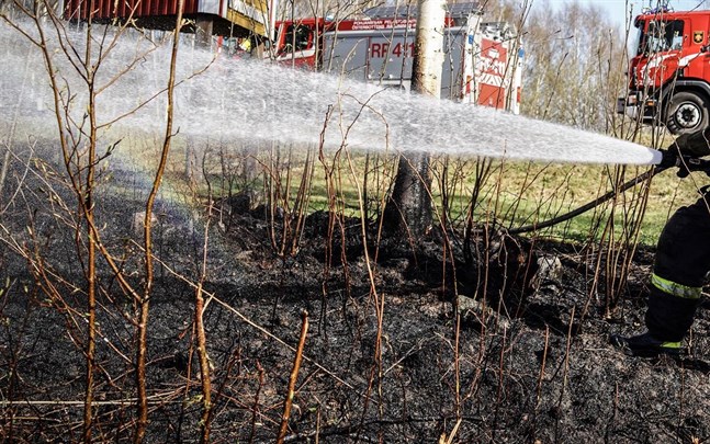 Meteorologiska institutet har utfärdat en varning för gräsbrand eftersom det är så torrt i marken.