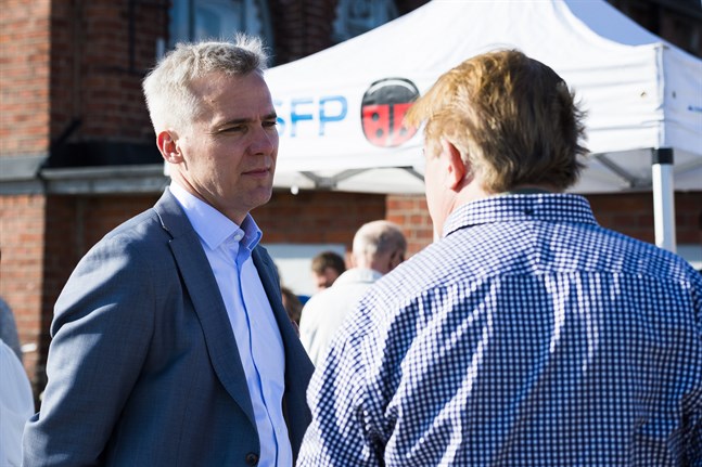 Anders Adlercreutz är ordförande för svenska riksdagsgruppen.