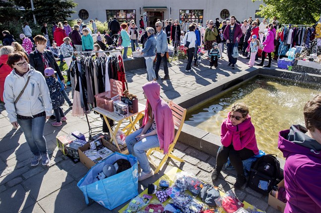 Om coronarestriktionerna bara tillåter så blir det kvällstorg i Karleby från den 2 juni.