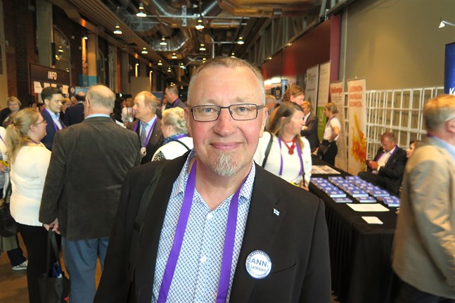Mikael Perjus deltog i Samlingspartiets kongress i Åbo under veckoslutet.