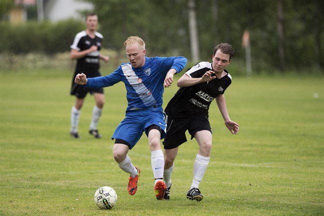 Kållby UF tar inte emot platsen i division 5. Bilden från matchen mellan KUF-FoBK.