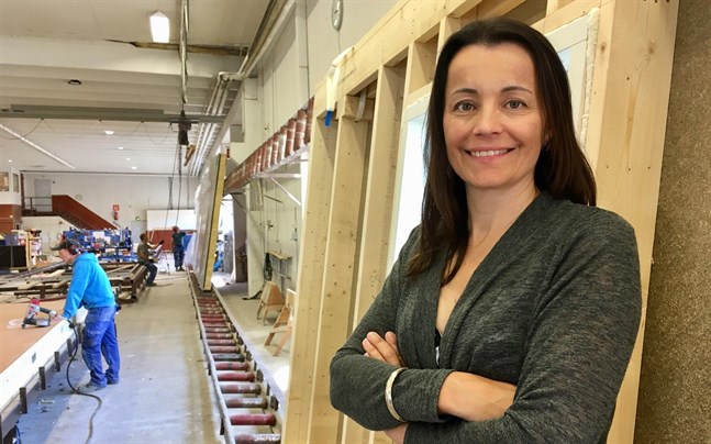 Pia Simons, vd på Simons Element i Vörå, säger att företaget haft bästa våren på länge. Ingen nedgång där hittills i år.