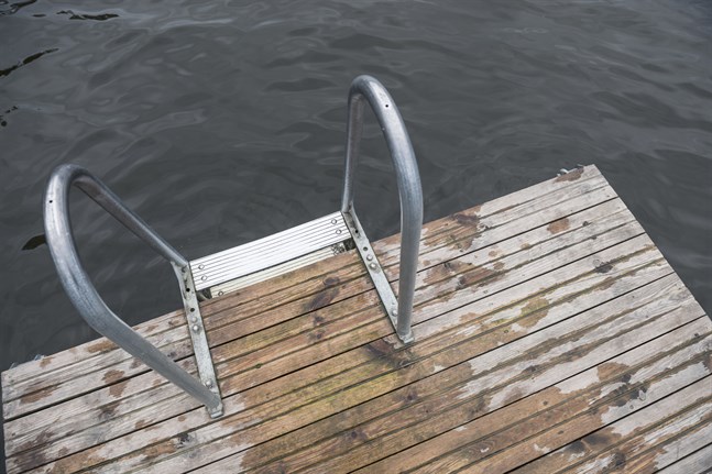 Frysen var avstngd och bde larver och flugor trivdes i den frstrda Polisen sker viktiga svar efter ddsbranden: Vi tror att vi vet vem personen r Bollstabruk har startat gula vstar-uppror: Vi trodde p dialog, men Kvinna fick larver och flugor i kket - Allehanda
