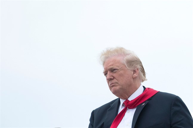 Även om politiker, experter och kommentatorer kritiserade Trump för att ha kapitulerat inför Putin på den internationella arenan i Helsingfors tyder opinionsundersökningar på att han fortfarande har sina egna väljare bakom sig.