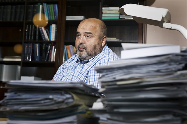 Gamla Vasa sjukhus suspenderade överläkare Markku Eronens egendom beläggs med kvarstad till en omfattning som motsvarar drygt 283 000 euro. Det beslutet fattade Österbottens tingsrätt på tisdagen.