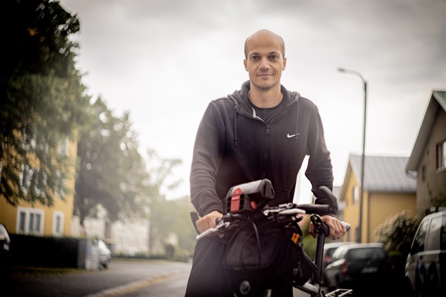 Florent Gouachon cyklar runt världen och jobbar på vägen med sin webbsida.