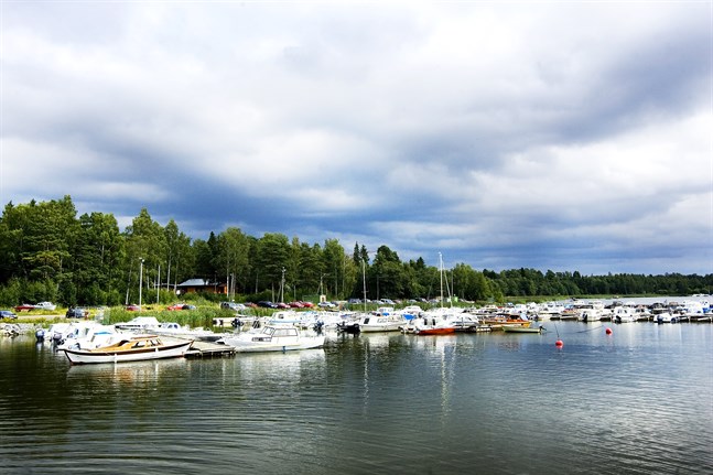 Storvikens småbåtshamn.