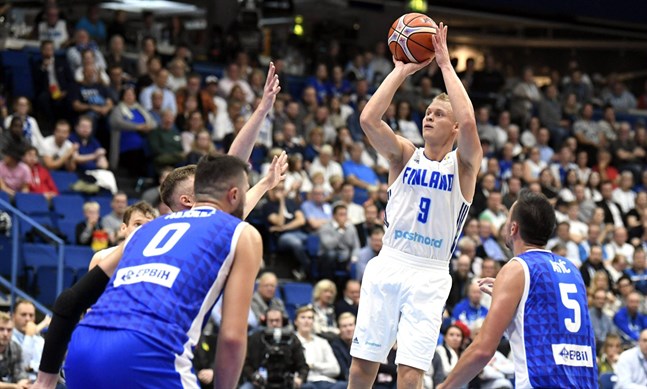 Utan Sasu Salin hade Finland legat pyrt till mot Bosnien-Hercegovina.