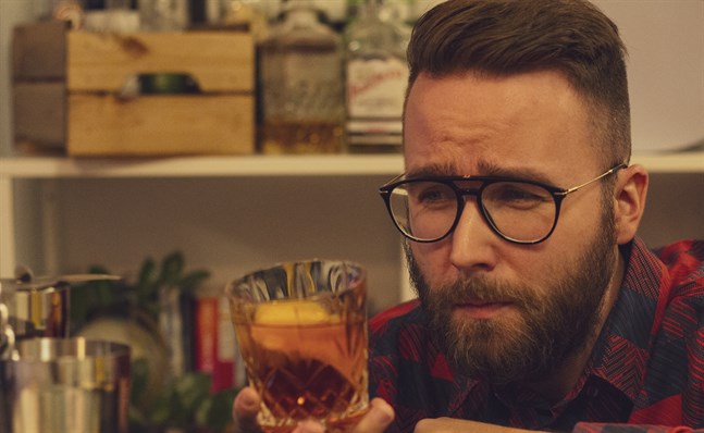 Är man över trettio och singel är det nästan ett måste att snöa in på sig något konstigt intresse. Att det blev drinkar i Jakob Nylunds fall är något av en slump.