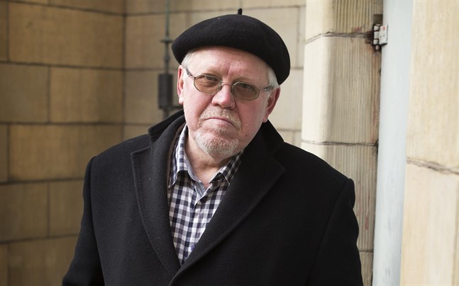 Den som bott i Jakobstad under den tid som Lars Sund skildrar i sin nya bok frestas till att gissa vem som är personerna bakom bokpersonerna.