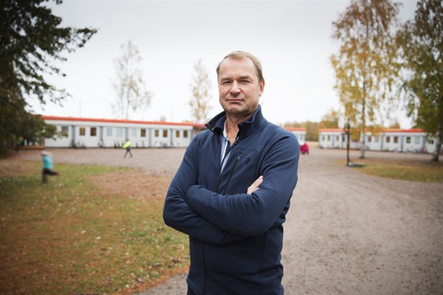 Göran Backman, rektor för Centrumskolan i Oravais, säger att vargen är ett konstant samtalsämne på skolan.