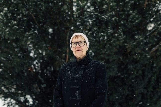 Tua Forsströms "Anteckningar" behandlar sorgen över ett barnbarn som dött.