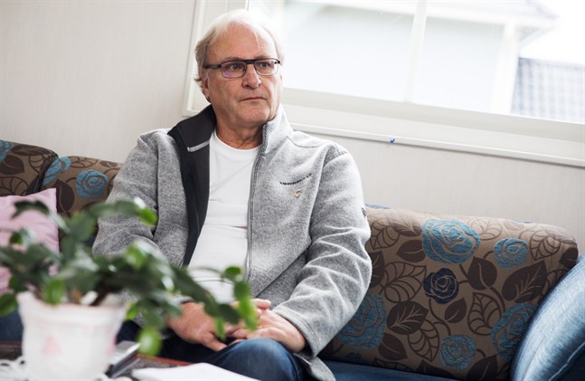 Roger Stenros fick göra nya kanalsökningar varje vecka innan han bytte tv. Han önskar att Elisa skulle informera tydligare om alla ändringar de gör, och vad man kan göra ifall det uppstår problem.