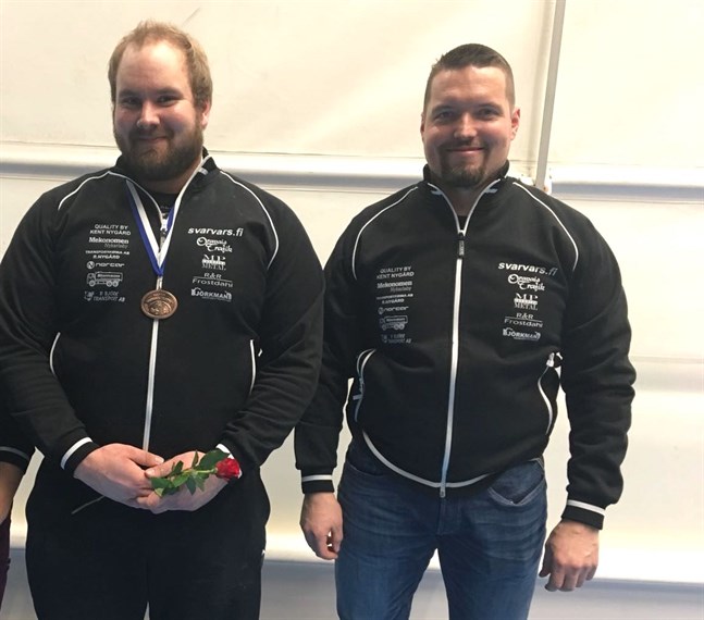 Markus Granö (t.h.) tog guld i masters-FM i Borgnäs under veckoslutet.