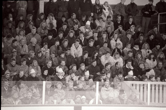 Lika mycket folk som i derbyt den 18 januari 1989, då IFK var hemmalag, ryms inte i AW-arena.