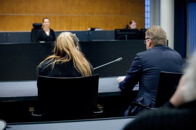 Kvinnan som brände ner fyra hus i Kristinestad sommaren 2018 döms nu till ovillkorligt fängelse. Vasa hovrätt har skärpt straffet.