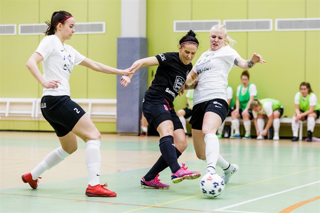 Annika Leminen fungerade som spelade tränare i matchen mot KaDy.