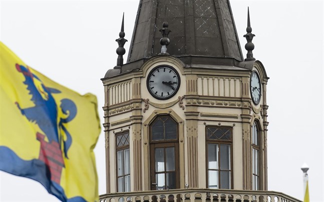 Stadsstyrelsen har gjort flera ändringar i samarbetsavtalet för miljöhälsovården. Innan avtalet godkändes i fullmäktige gjordes ännu ett tillägg.