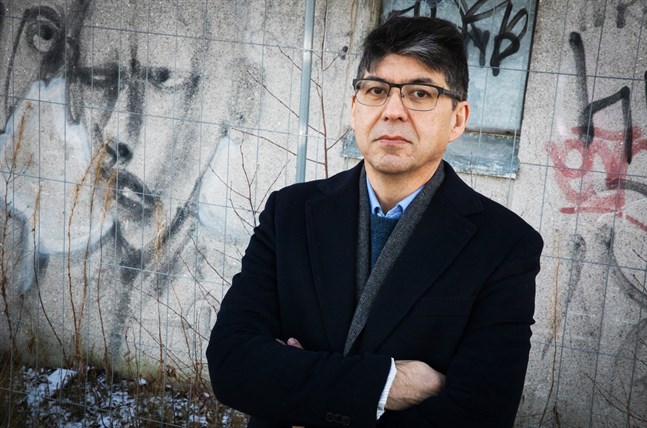 Hassan Jaghoory beskriver ny teknik som en tsunami för ungdomars hjärnor. Många klarar sig väldigt bra, men en del drunknar i flödet.