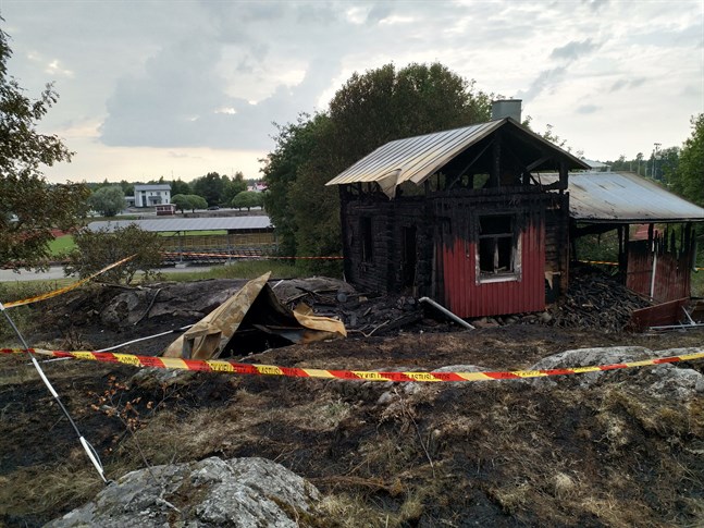 Brand nummer 2: en stuga på Kvarnberget nära gamla daghemmet i Kristinestad brann den 29 juli.