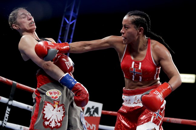 Cecilia Braekhus besegrade Aleksandra Magdziak-Lopes i matchen i Carson, Kalifornien.