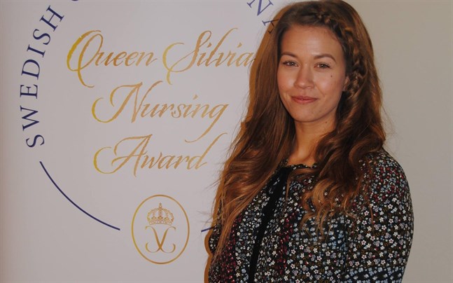 28-åriga Maiju Björkqvist från Vasa yrkeshögskola får årets Queen Silvia Nursing Award i Finland. Enligt juryn är hennes idé "genialisk i sin enkelhet".