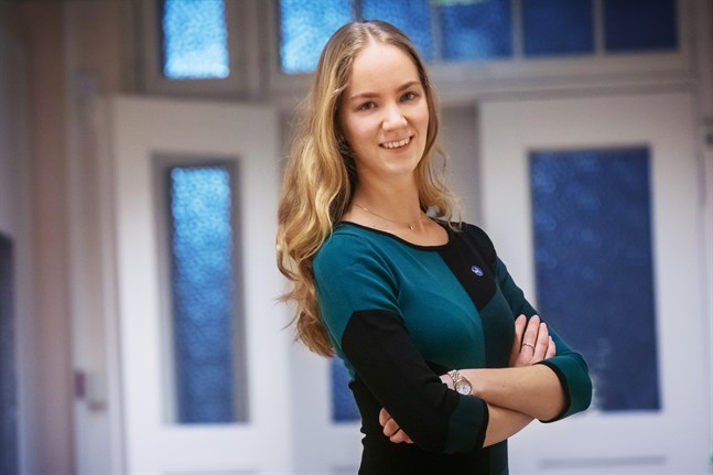 Sabina Saramo är advokat på advokatbyrån Näsman&Båsk. Hon jobbar nu i praktiken med nästan alla typer av juridiska frågor, men framöver är det antagligen arbetsrätt som kommer att bli hennes specialområde.