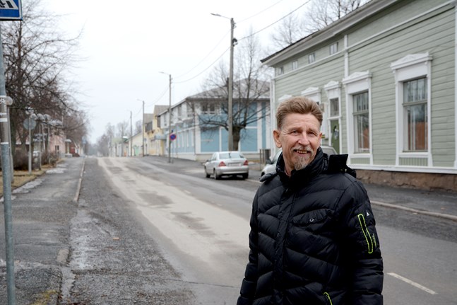 Mellan 10 och 20 årsverken ska bort. Det är en stor del av stadens personalstyrka, säger Carl-Gustav Mangs.