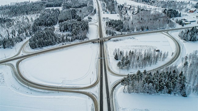 Om ett par år kommer cirkeln vara sluten i korsningen mellan Kållbyvägen och Riksåttan.