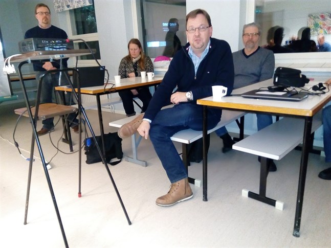 Produktionschef Manu Myllymäki fick svara på en rad frågor om gruvdriften.