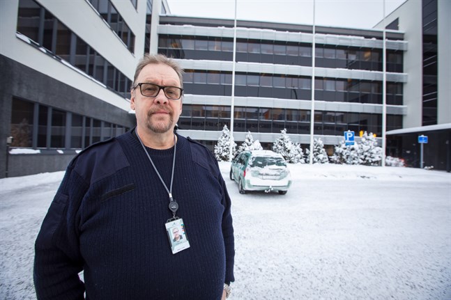 Ralf Holmlund är huvudförtroendeman på Wärtsilä och tycker att måttet är rågat "Arbetsgivarna och de politiska krafterna har gått över gränsen".