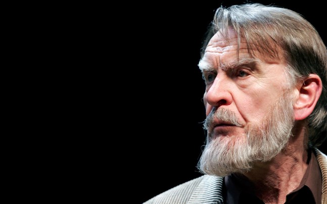 Skådespelaren Ismo Kallio avled i lördags, meddelar Finlands nationalteater.