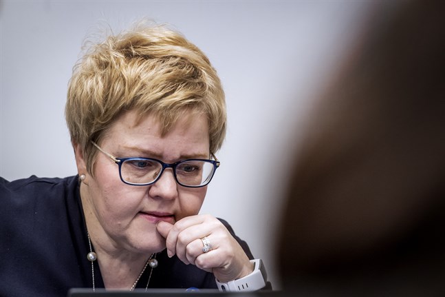 Soites vd Minna Korkiakoski-Västi hittar i det nya utkastet till vårdreform ingen skrivning som ger Kronoby rätt att välja primärvård i Mellersta Österbotten.