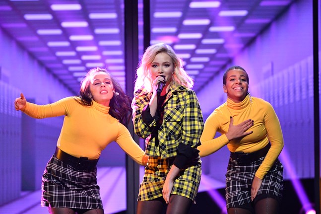 Malou Prytz är den yngsta deltagaren och debutant i Melodifestivalssammanhang.