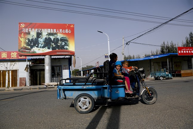 En uigurisk familj i Xinjiang. Arkivbild.