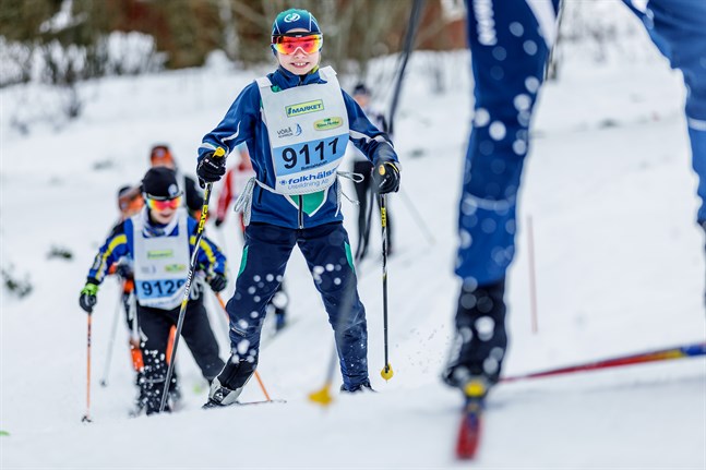 I fjol deltog närmare 600 åkare i Botniavasan, bland dem Tilde Finskas. Nu behövs snö för att årets lopp ska kunna genomföras.