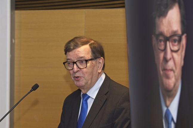 Paavo Väyrynen funderar på att uppträda tillsammans med webbsajten MV-lehtis grundare Ilja Janitskin inför vårens riksdagsval, rapporterar Seura.