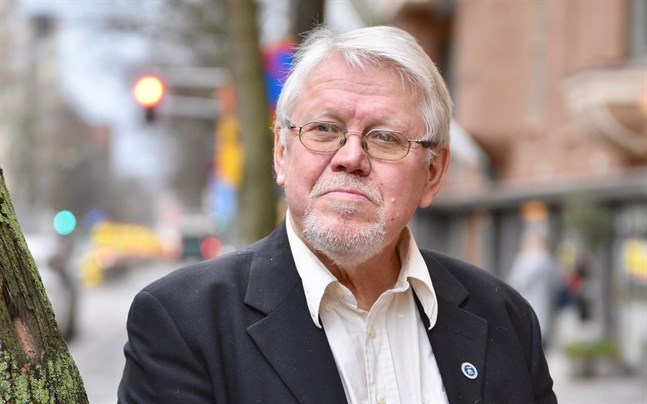 Lars Sund är glad för sin gamla förlagsredaktörs skull.
