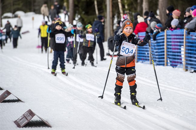 Barnens Vasalopp får en ny chans. Den 15 mars gäller som nytt datum för skidjippot i Larsmo.