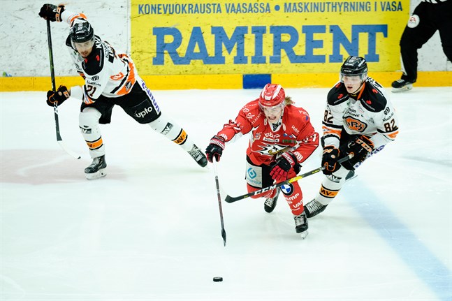 Eemeli Ylitalo gör sin första match i Sporttröjan för säsongen. Det blir hans fjärde ligamatch i karriären.