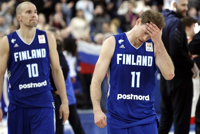 Tuukka Kotti och Petteri Koponen efter Finlands förlust mot Ryssland.