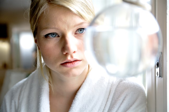 Jonna (Roosa Söderholm) flyttar från landsbygden till storstan och blir förälskad.
