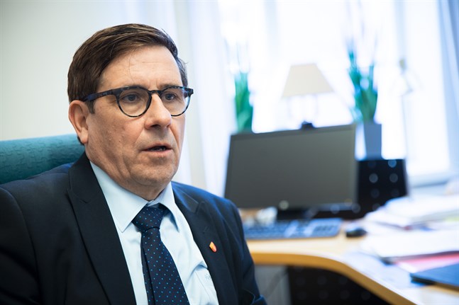 Kaj Suomela går i pension, och nu söker man hans efterträdare.