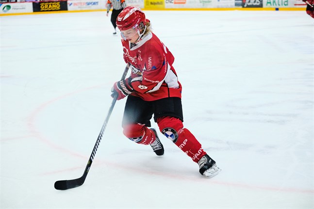 Santeri Haarala glänste hemma mot TUTO Hockey.